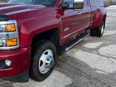 Used 2019 Chevrolet Silverado 3500 High Country w/ Duramax Plus Package image 4