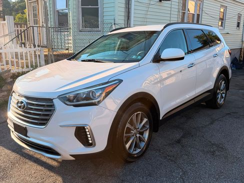 Used 2017 Hyundai Santa Fe SE FWD image 2