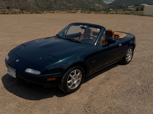 Used 1994 MAZDA MX-5 Miata RWD image 2