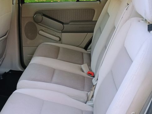 Used 2006 Ford Explorer XLT image 11