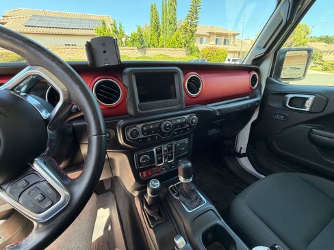 Used 2020 Jeep Wrangler Unlimited Rubicon w/ Steel Bumper Group AWD/4WD image 18