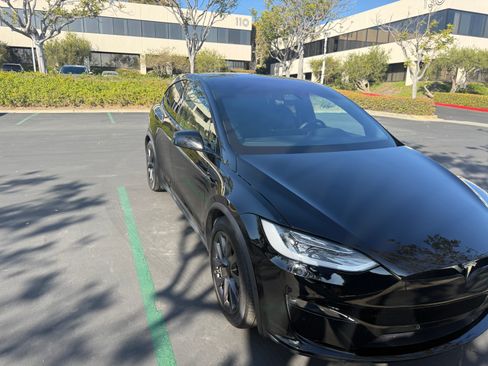 Used 2022 Tesla Model X Plaid image 11