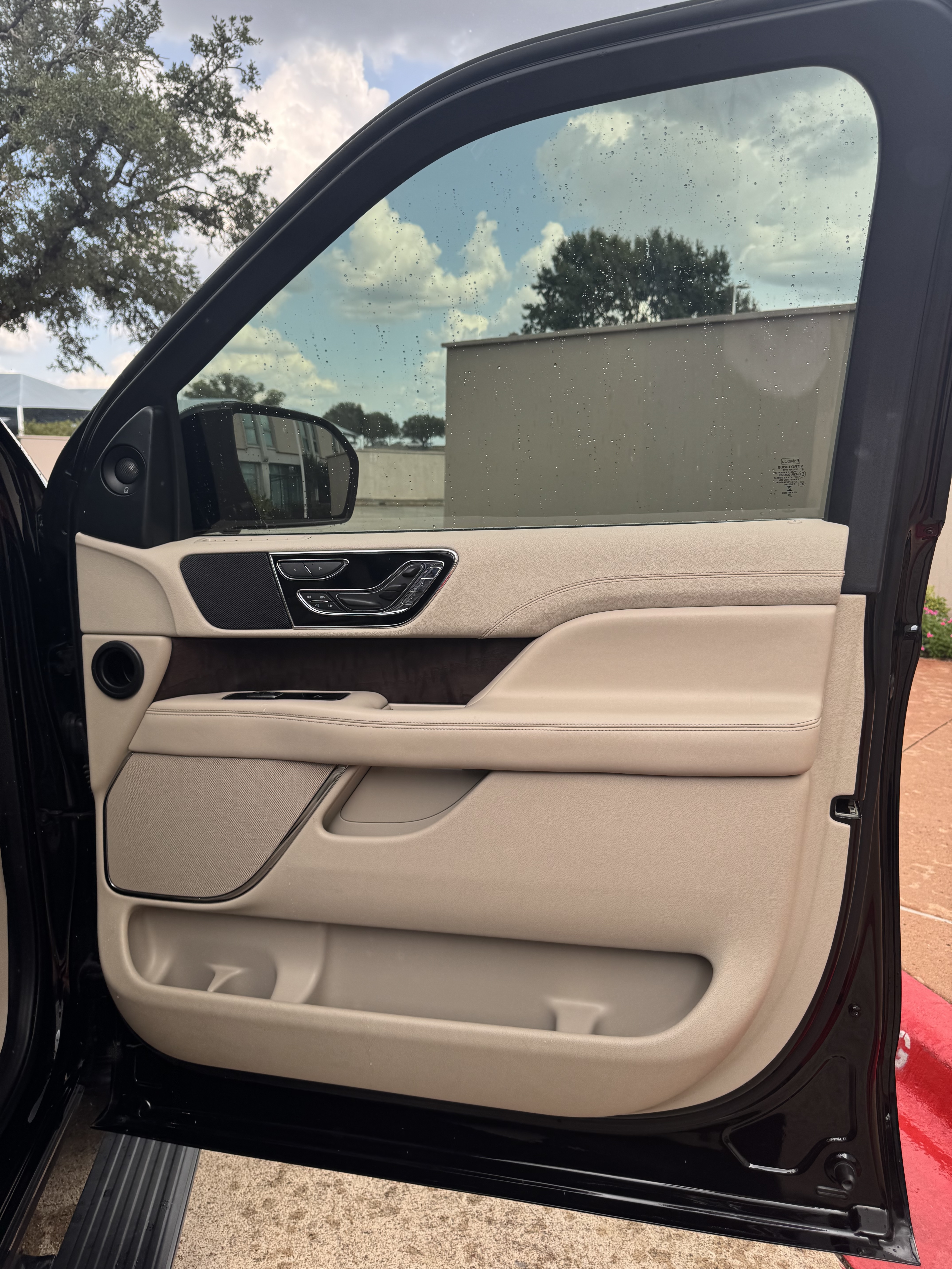 Used 2021 Lincoln Navigator L Reserve RWD image 6