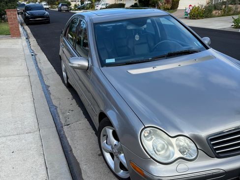 Used 2006 Mercedes-Benz C 230 Sedan image 4