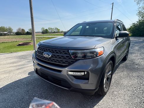Used 2021 Ford Explorer XLT w/ Equipment Group 202A RWD image 2