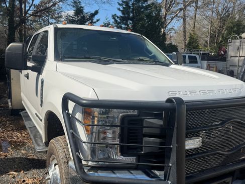 Used 2018 Ford F350 XL w/ Power Equipment Group image 6