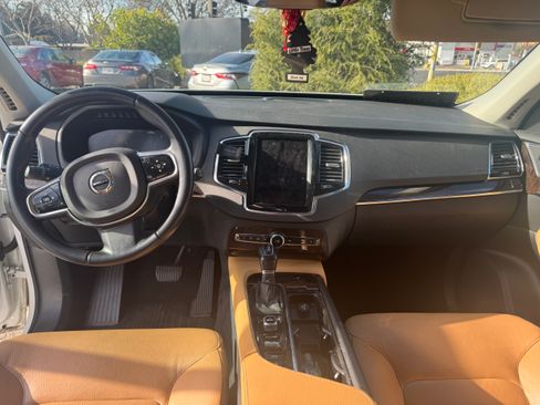 Used 2016 Volvo XC90 T6 Momentum w/ Protection Package Plus image 4