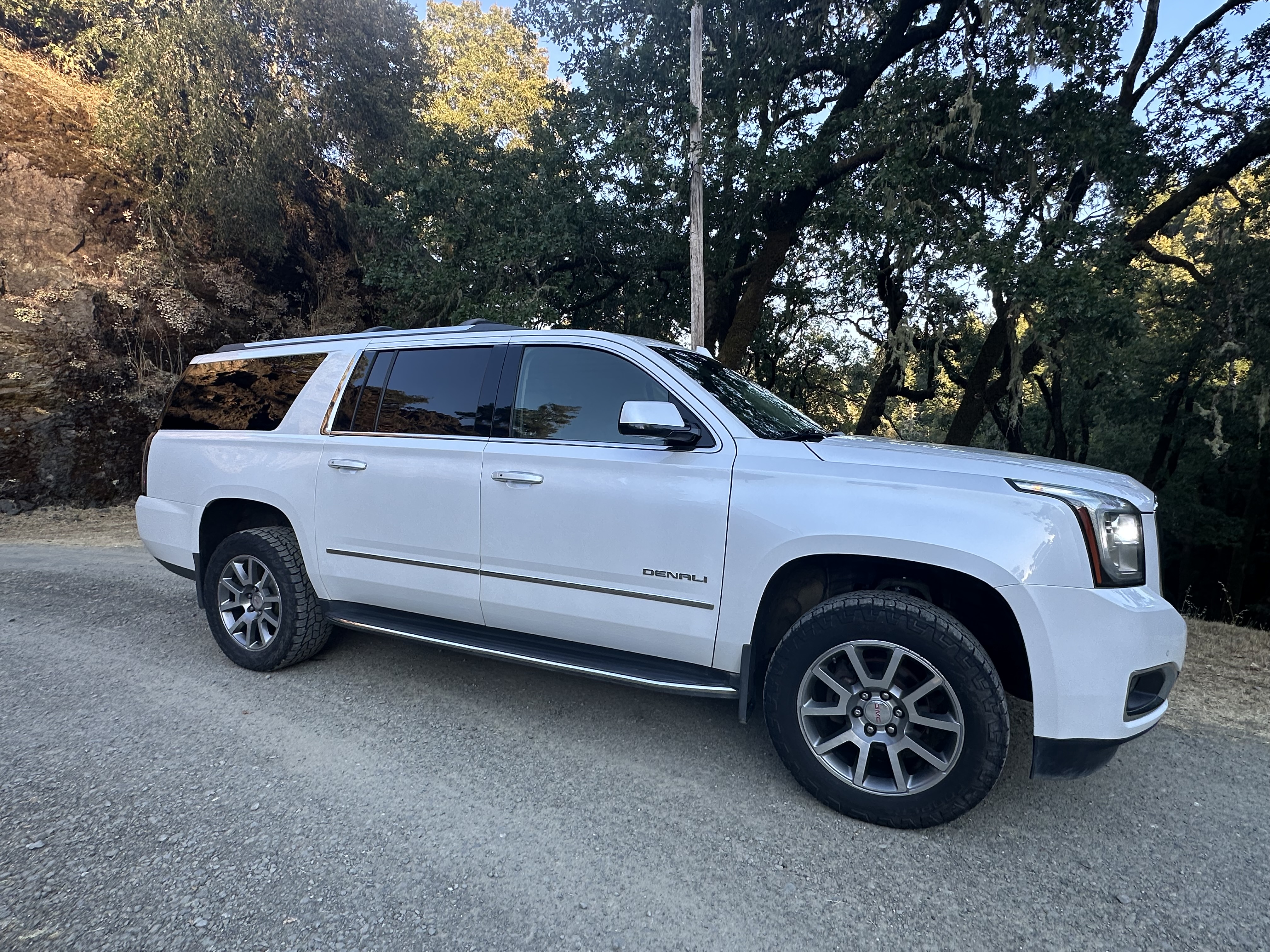 Used 2016 GMC Yukon XL Denali w/ Open Road Package AWD/4WD image 2