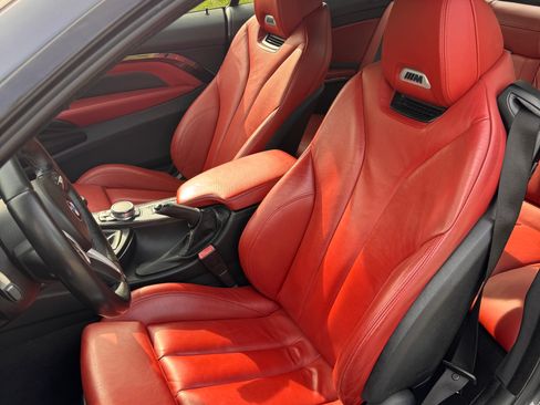 Used 2015 BMW M4 Convertible image 18