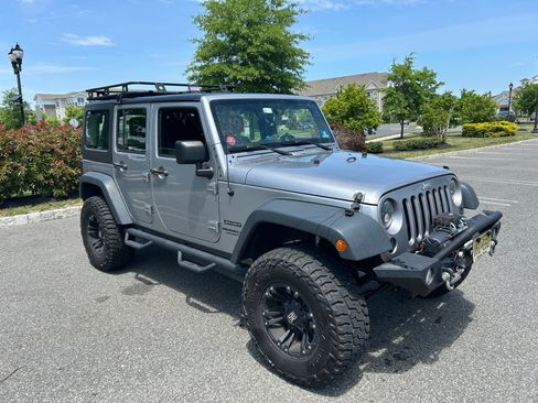 Used 2014 Jeep Wrangler Unlimited Sport w/ Connectivity Group AWD/4WD image 15
