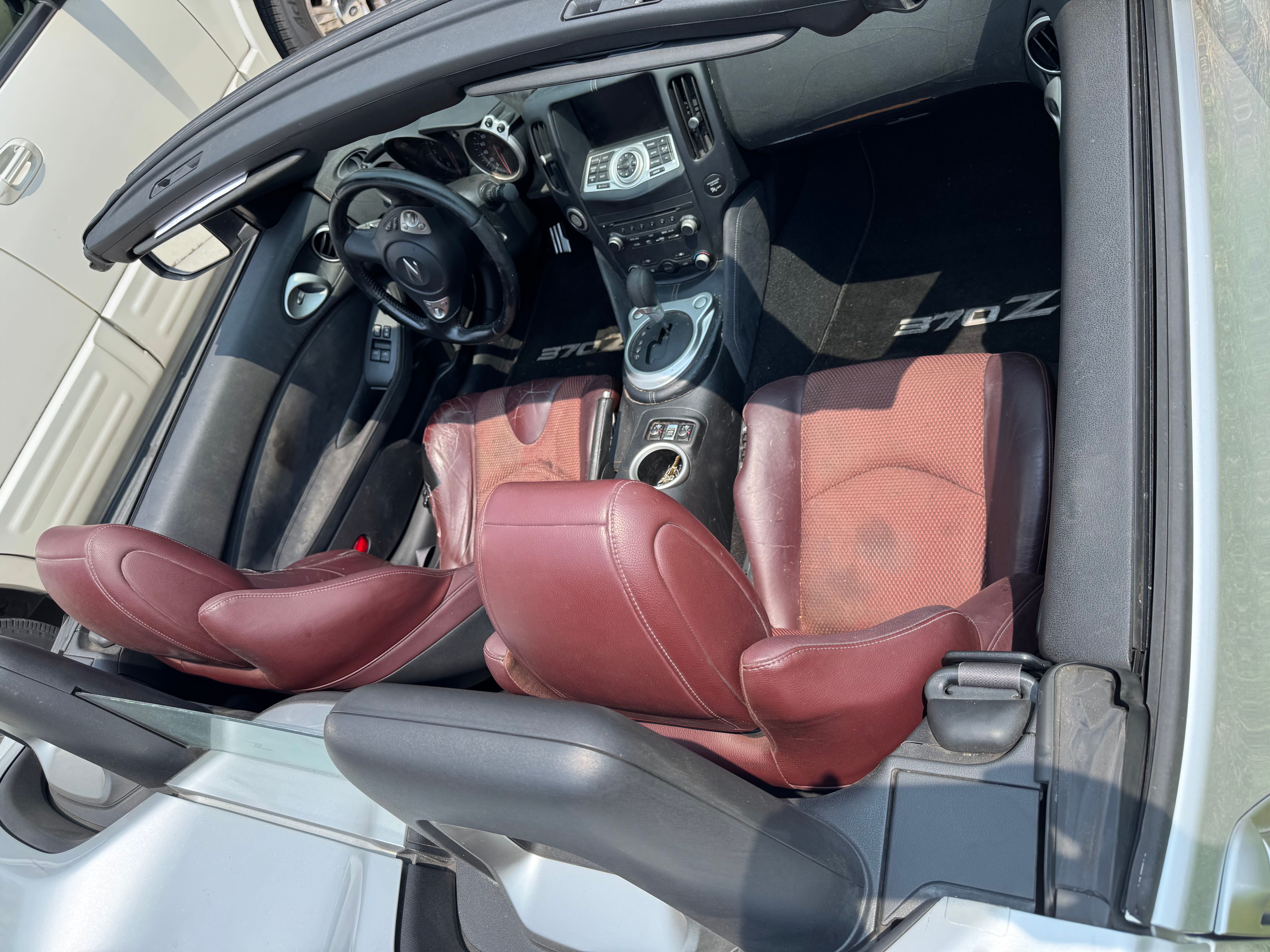 Used 2010 Nissan 370Z Touring w/ Sport Pkg RWD image 9