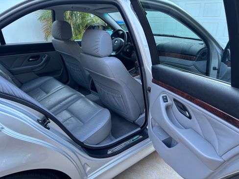 Used 2001 BMW 540i Sedan image 12