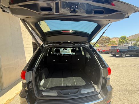 Used 2015 Jeep Grand Cherokee Limited w/ Luxury Group II RWD image 2