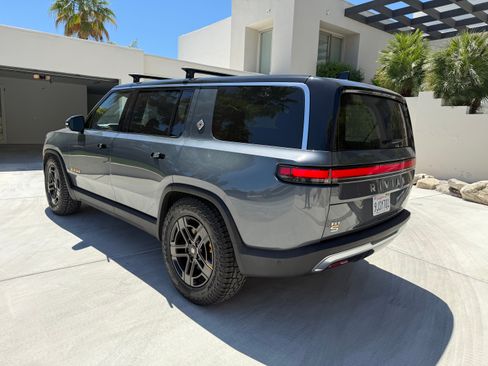 Used 2023 Rivian R1S Adventure image 8