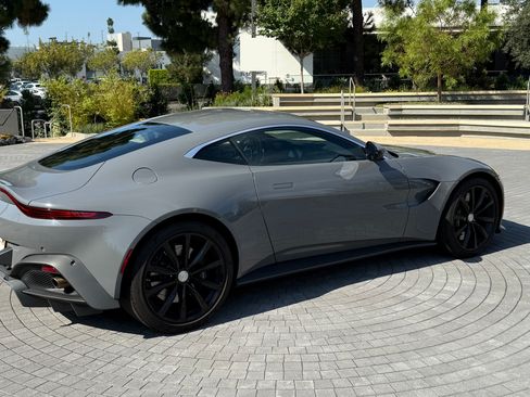 Used 2020 Aston Martin V8 Vantage Coupe image 10