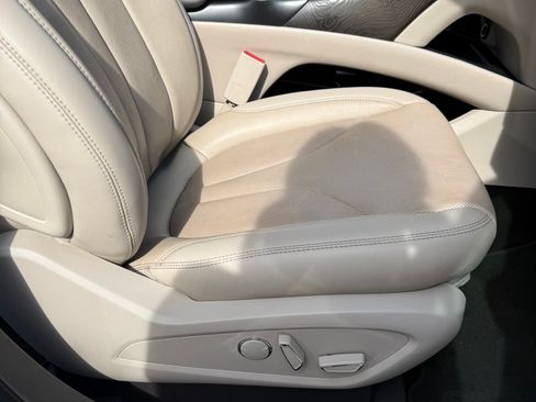 Used 2020 Lincoln Nautilus Reserve FWD image 12