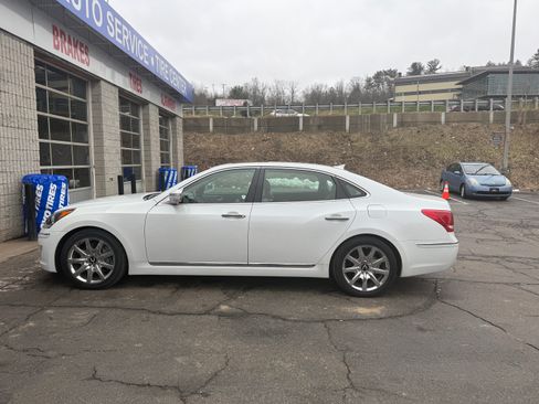 Used 2013 Hyundai Equus Signature image 2