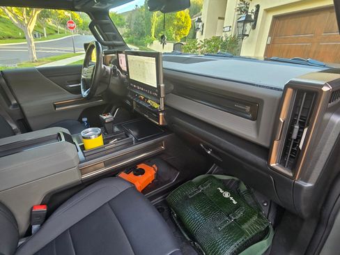 Used 2024 GMC Hummer EV 3X image 9