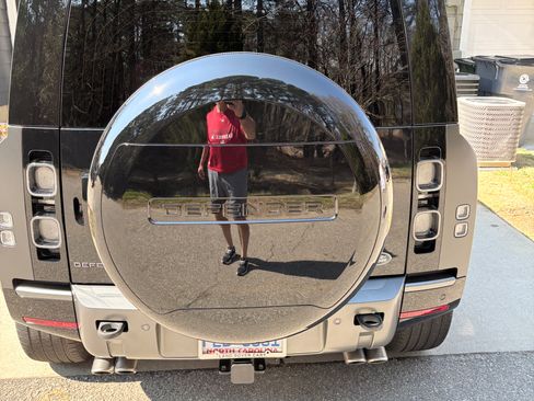 Used 2023 Land Rover Defender 110 Carpathian Edition image 4