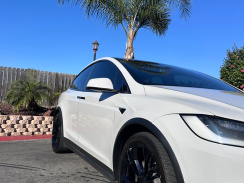 Used 2018 Tesla Model X 75D image 8