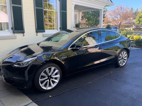 Used 2020 Tesla Model 3 Standard Range Plus image 1