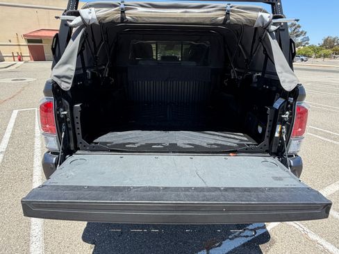 Used 2020 Toyota Tacoma TRD Off-Road w/ Technology Package AWD/4WD image 19