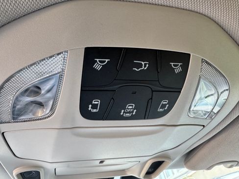 Used 2020 Chrysler Pacifica Limited image 17