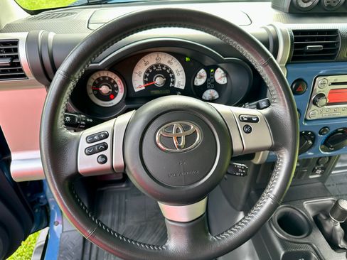 Used 2013 Toyota FJ Cruiser 4WD w/ Upgrade Pkg image 21