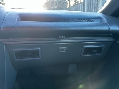 Used 1994 Oldsmobile Cutlass Supreme Convertible FWD image 26