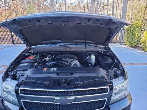 Used 2014 Chevrolet Suburban LT image 4