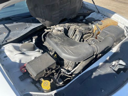 Used 2019 Dodge Charger SXT image 13