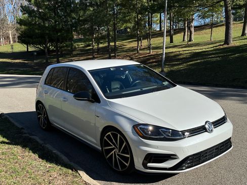 Used 2018 Volkswagen Golf 4-Door image 4