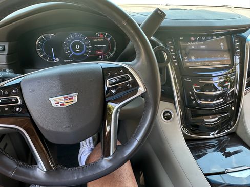 Used 2017 Cadillac Escalade Premium Luxury RWD image 15