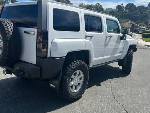 Used 2009 HUMMER H3 Adventure image 5