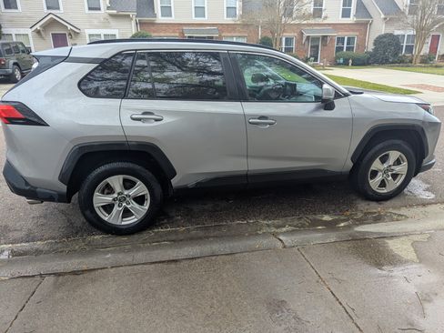 Used 2020 Toyota RAV4 XLE w/ Convenience Package image 5