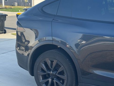 Used 2024 Tesla Model X image 6