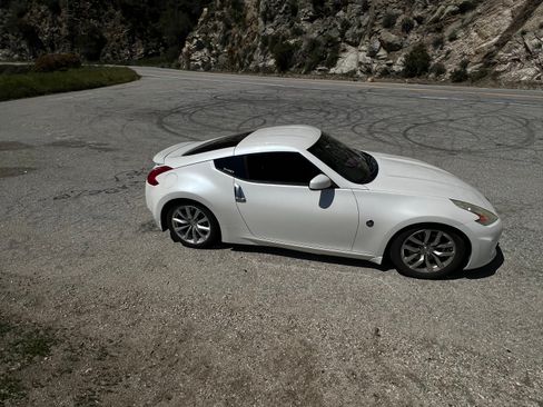 Used 2013 Nissan 370Z Coupe RWD image 5