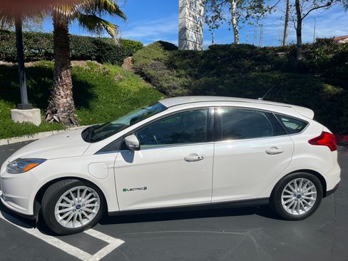 Used 2017 Ford Focus Electric Hatchback image 16