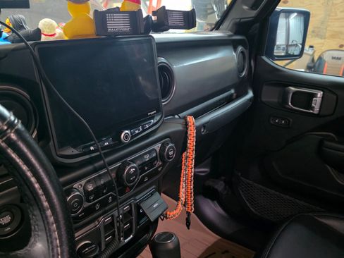 Used 2021 Jeep Gladiator Sport image 12