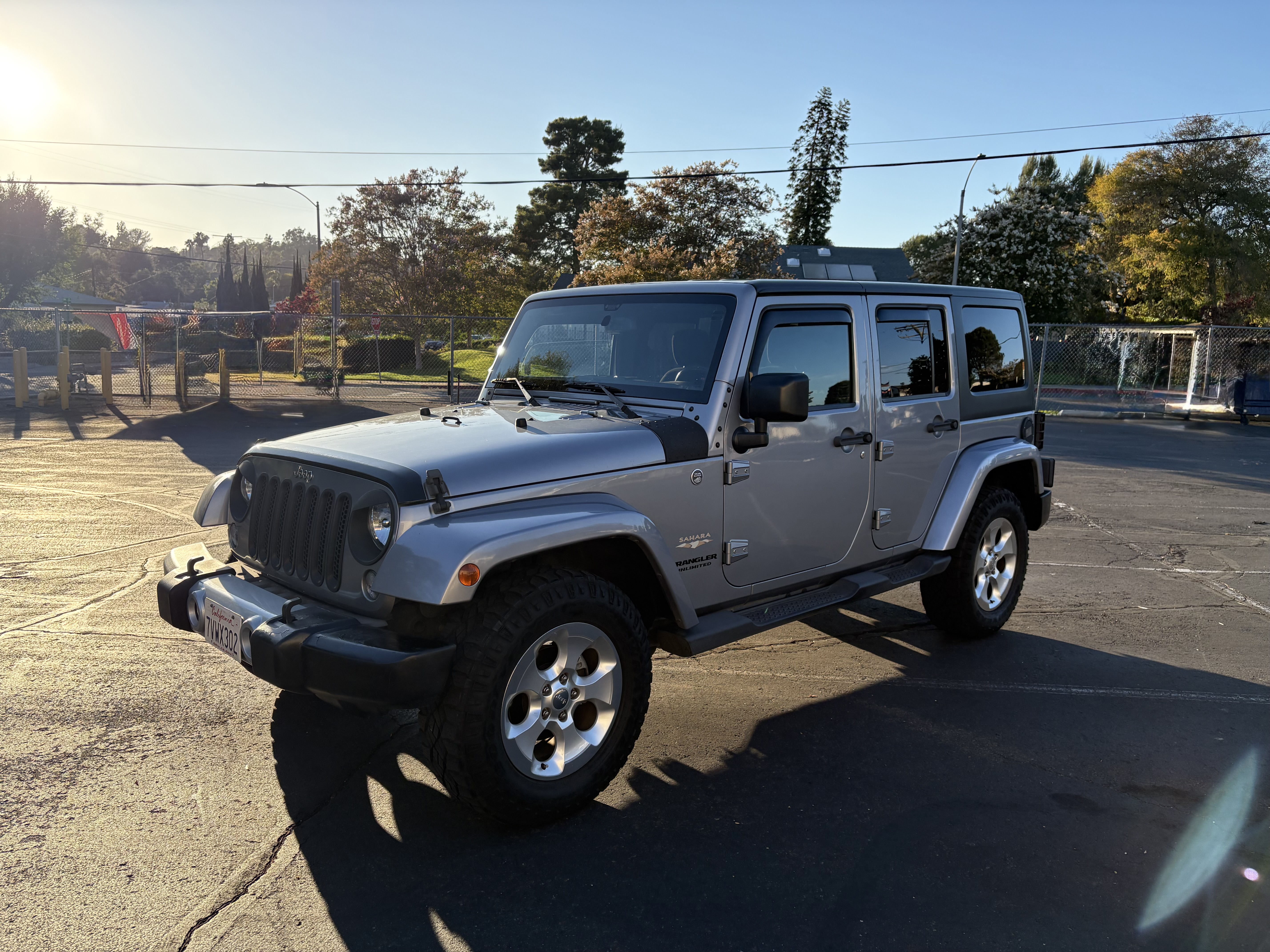Used 2015 Jeep Wrangler Unlimited Sahara w/ Connectivity Group AWD/4WD image 1