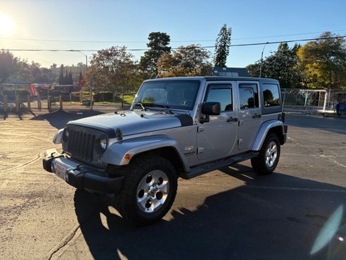 Used 2015 Jeep Wrangler Unlimited Sahara w/ Connectivity Group AWD/4WD image 1