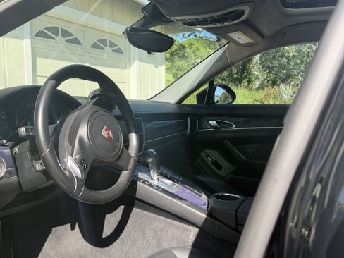 Used 2011 Porsche Panamera 4 image 9
