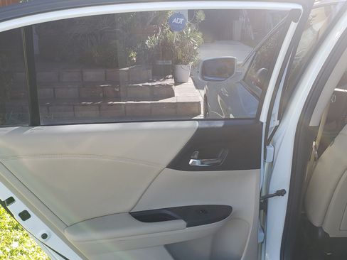 Used 2014 Honda Accord Touring image 8