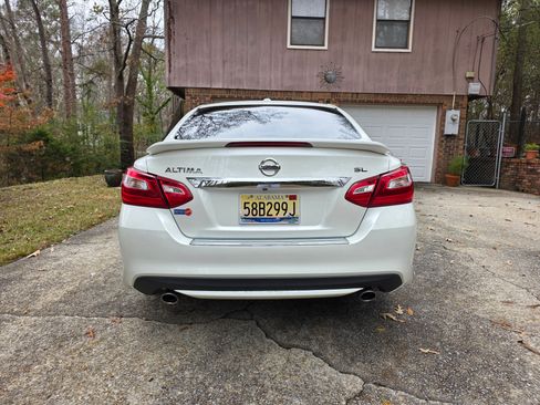 Used 2017 Nissan Altima 2.5 SL w/ 2.5 Technology Package image 10