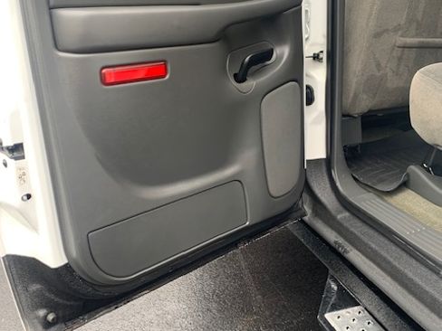 Used 2007 Chevrolet Silverado 2500 LT w/ Heavy-Duty Power Package image 13