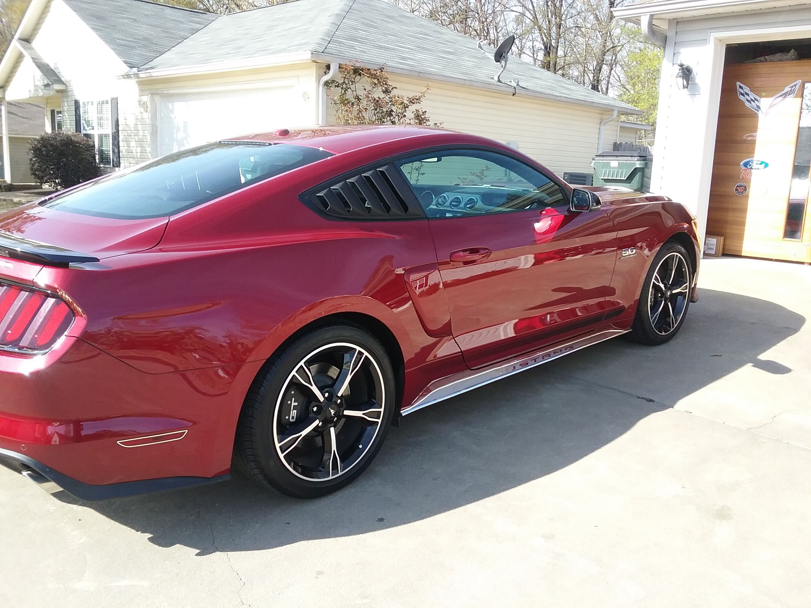 Used 2016 Ford Mustang GT Premium w/ Equipment Group 401A RWD image 2