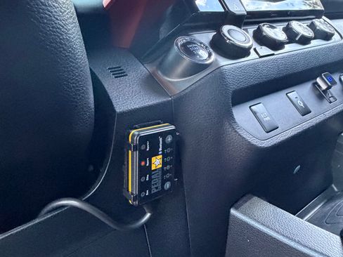 Used 2016 Toyota Tacoma TRD Sport w/ Towing Package AWD/4WD image 14