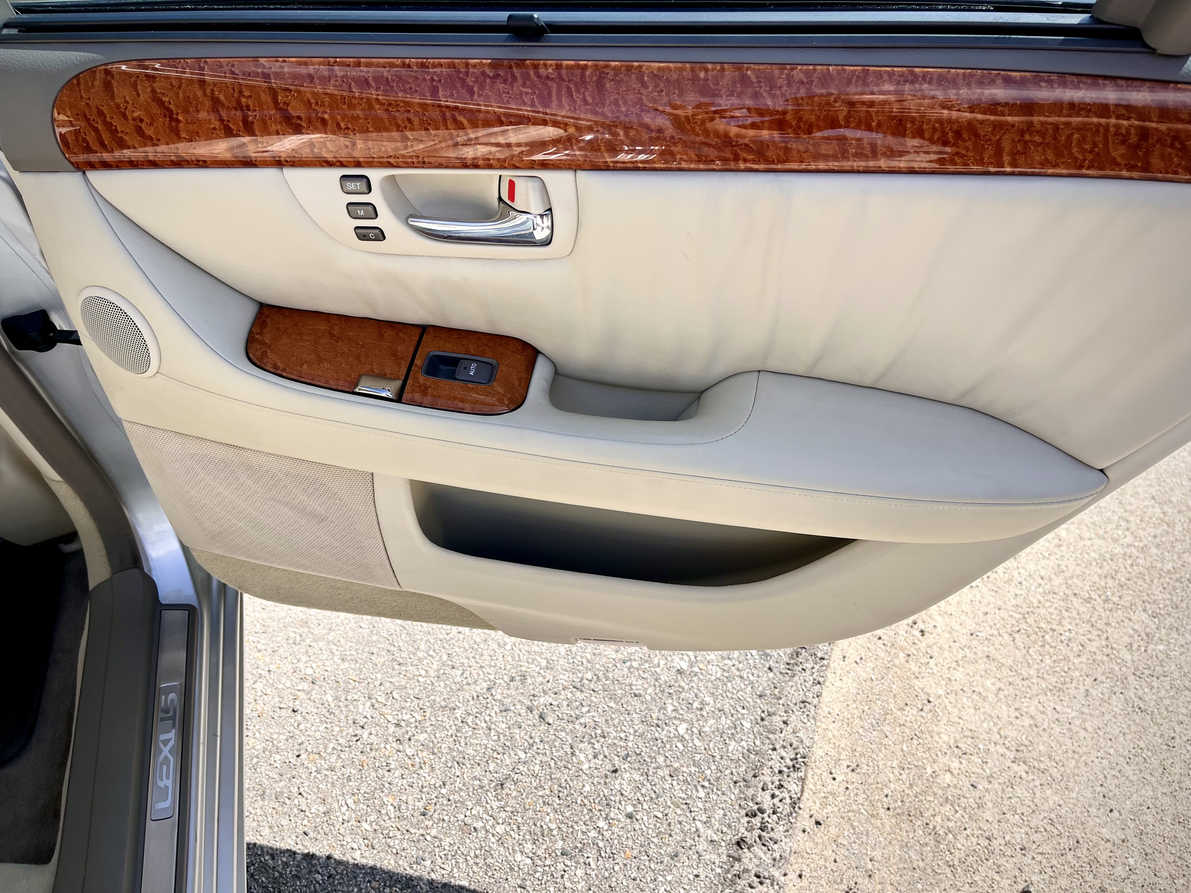 Used 2004 Lexus LS 430 RWD image 15