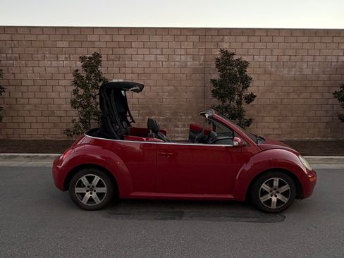Used 2006 Volkswagen Beetle Convertible w/ Package 1 image 8