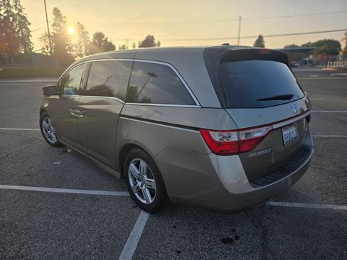 Used 2013 Honda Odyssey Touring Elite image 6